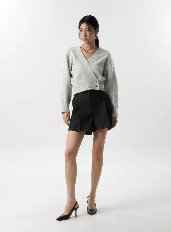Weekend Specials to Snag Pintuck Denim Shorts IS315