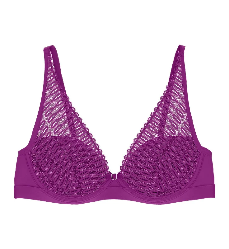 Exclusive Weekend Offers Inside AURA SPOTLIGHT CONSIDERED PLUNGE BRA