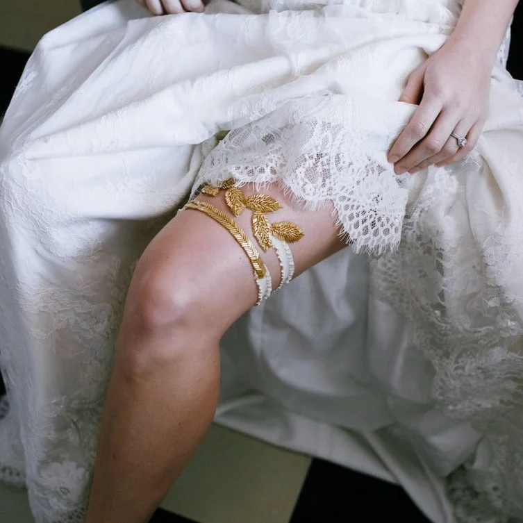 Savings Galore leaves garter set